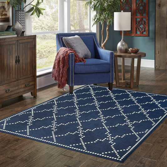 Soft and durable polypropylene rug in a family living room, ideal for homes with pets and kids, resistant to stains and easy to clean